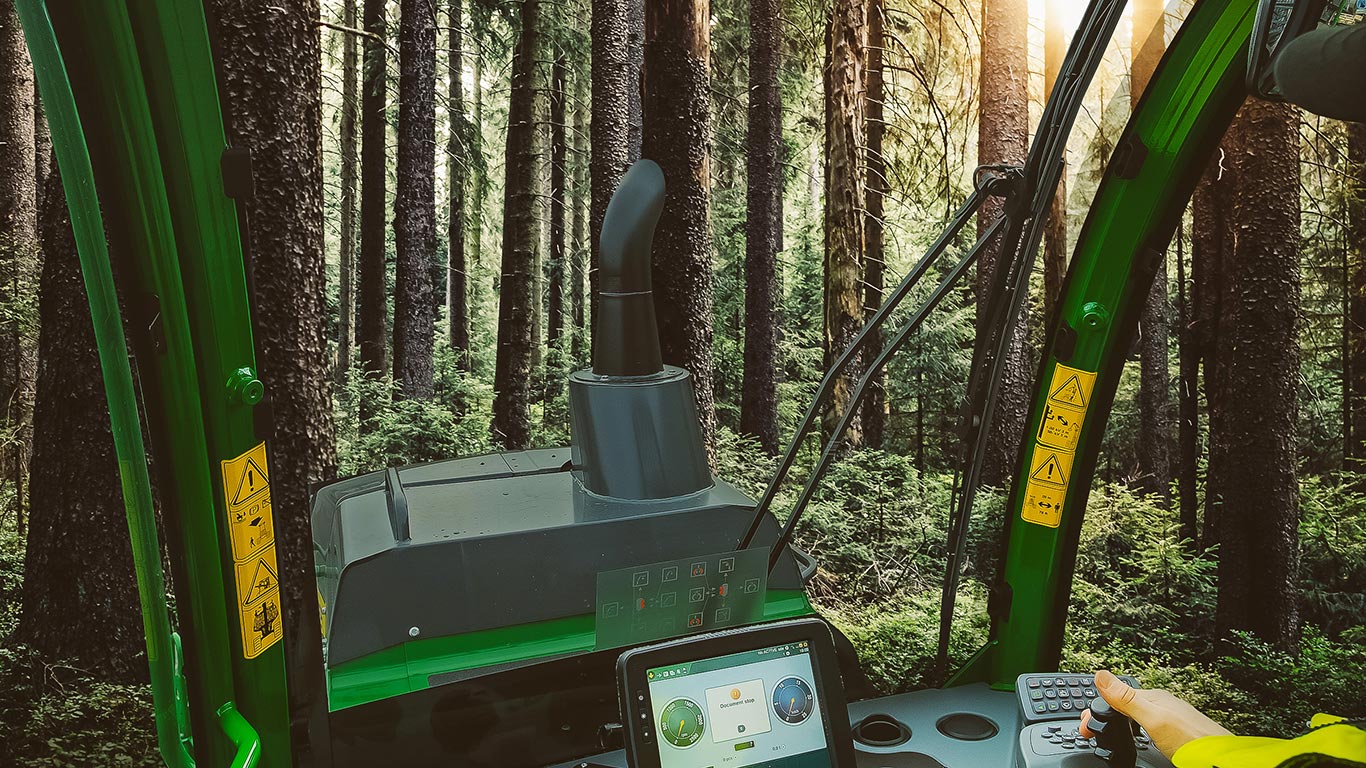 Изглед към гората от машина за горско стопанство на John Deere