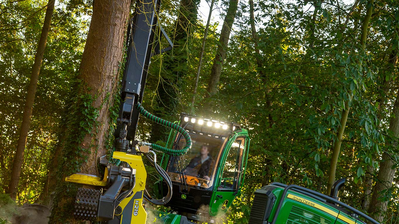 John Deere 1470G по време на работа