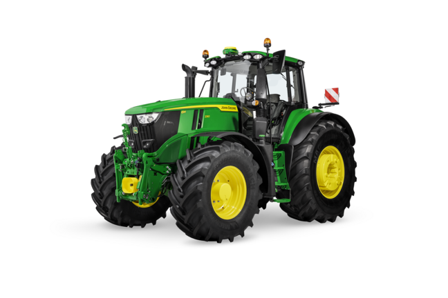 Трактор John Deere 6M 230 на бял фон, показващ три четвърти изглед отпред с големи селскостопански гуми