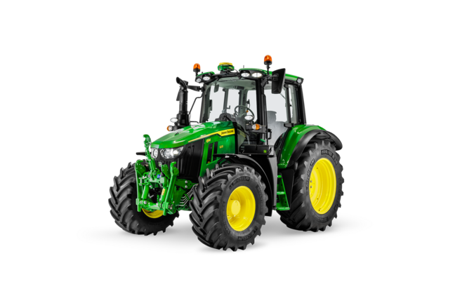 Трактор John Deere 6M 125 на бял фон със селскостопански гуми и модерно осветление