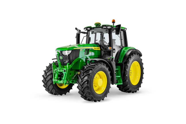 Тракторът John Deere 6M 155 е изолиран на бял фон с мощна поза и широки гуми