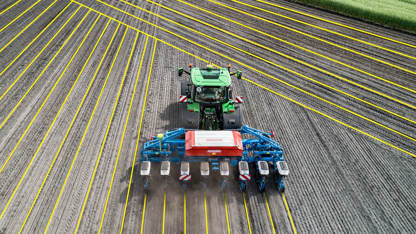 Изглед отгоре на трактори John Deere AutoPath